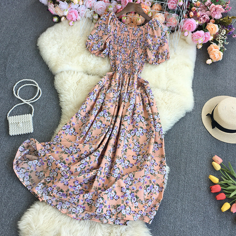 שמלה פרחונית בגזרה רחבה