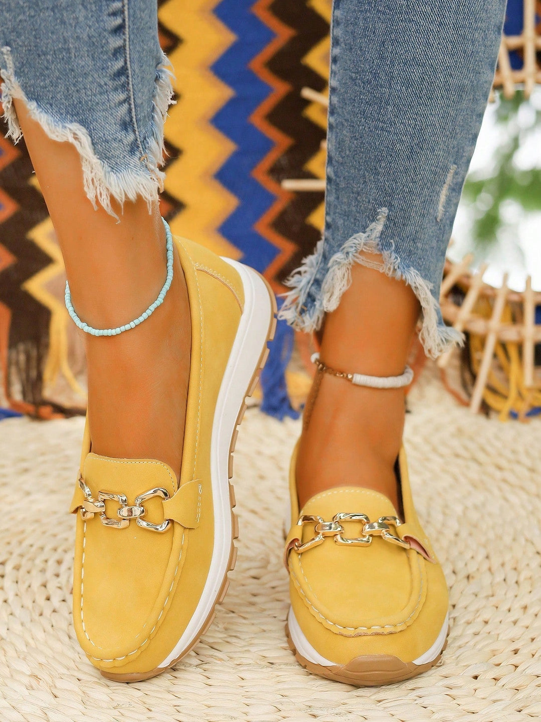 נעלי הלופר שטוחות עם אבזם מתכתי