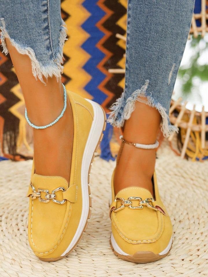 נעלי הלופר שטוחות עם אבזם מתכתי