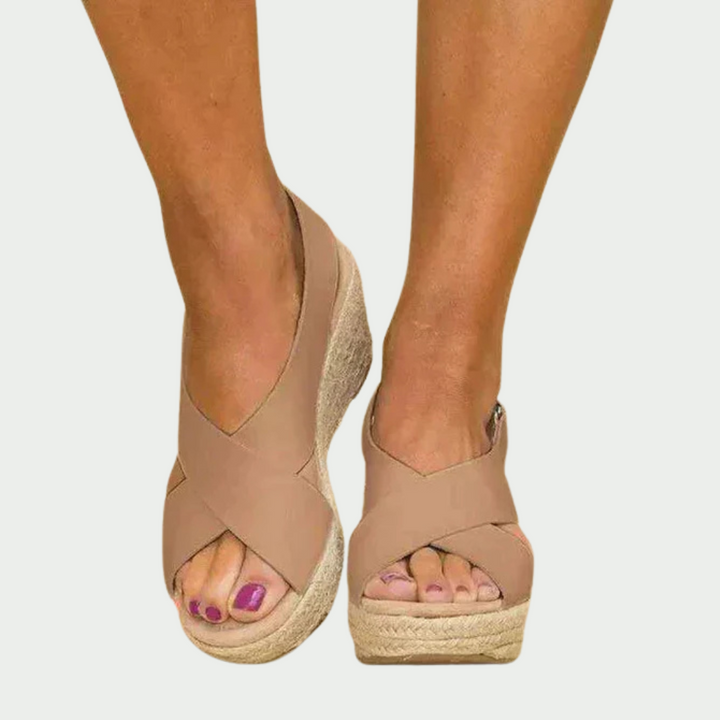 סנדלי ג'ורוואנה לנוחות ואלגנטיות יומיומית