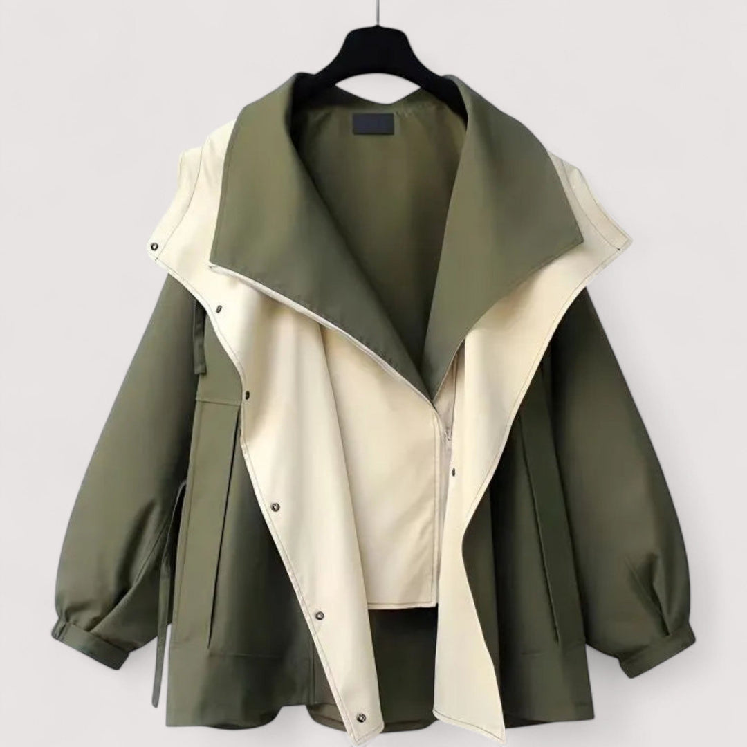 מעיל קל ואלגנטי עמיד במים עם גזרה מחמיאה