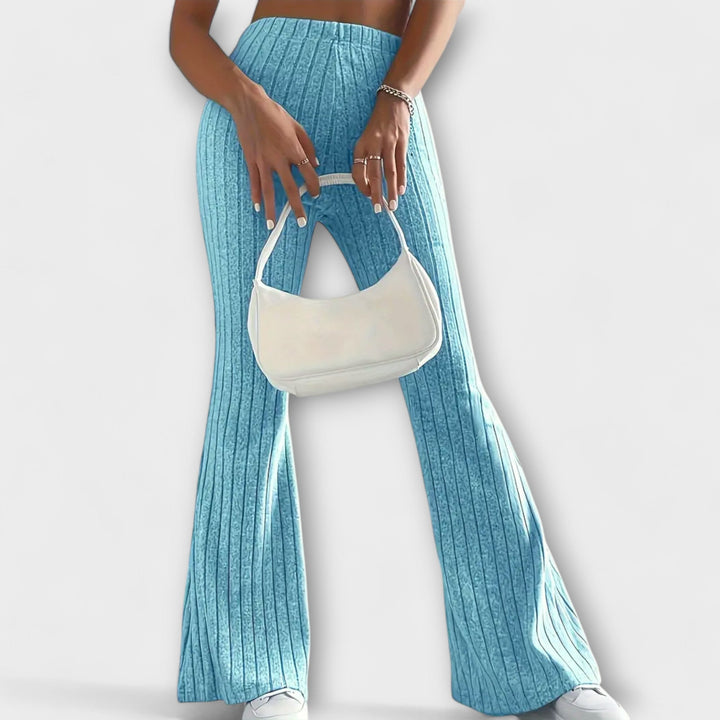 מכנסיים אלגנטיים לנשים עם חיתוך מובלט