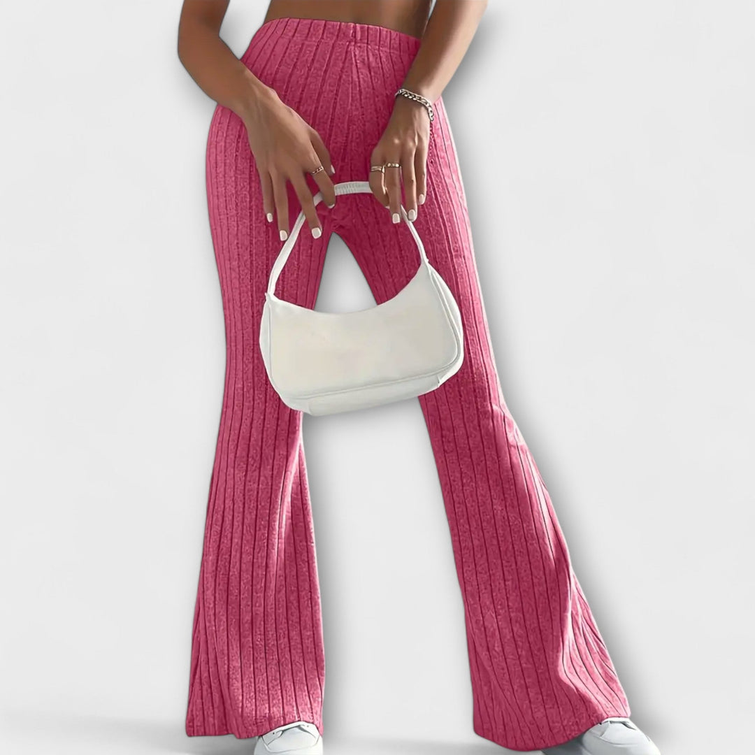 מכנסיים אלגנטיים לנשים עם חיתוך מובלט