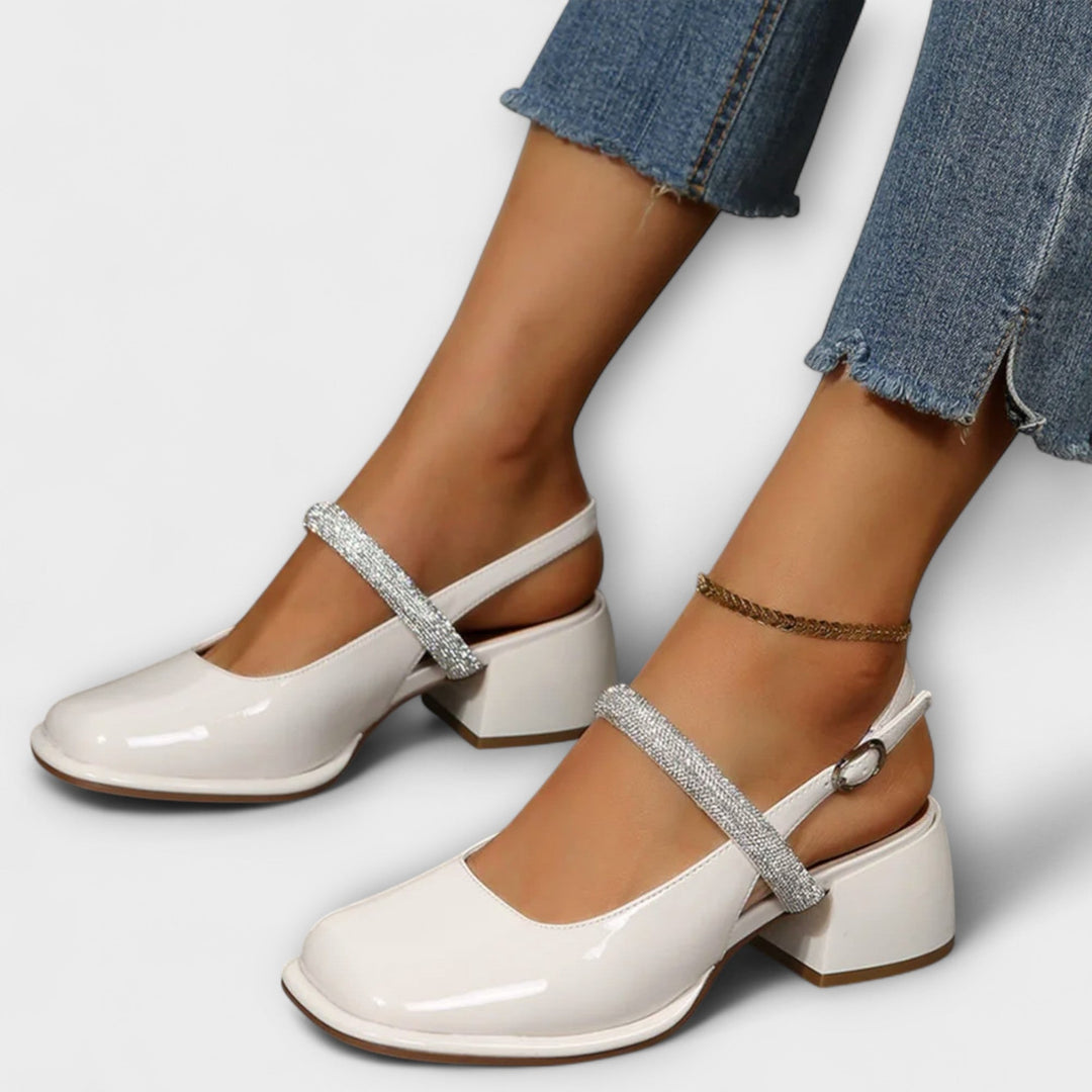 נעלי צלנדרה עם עור מבריק ורצועת מנצנץ