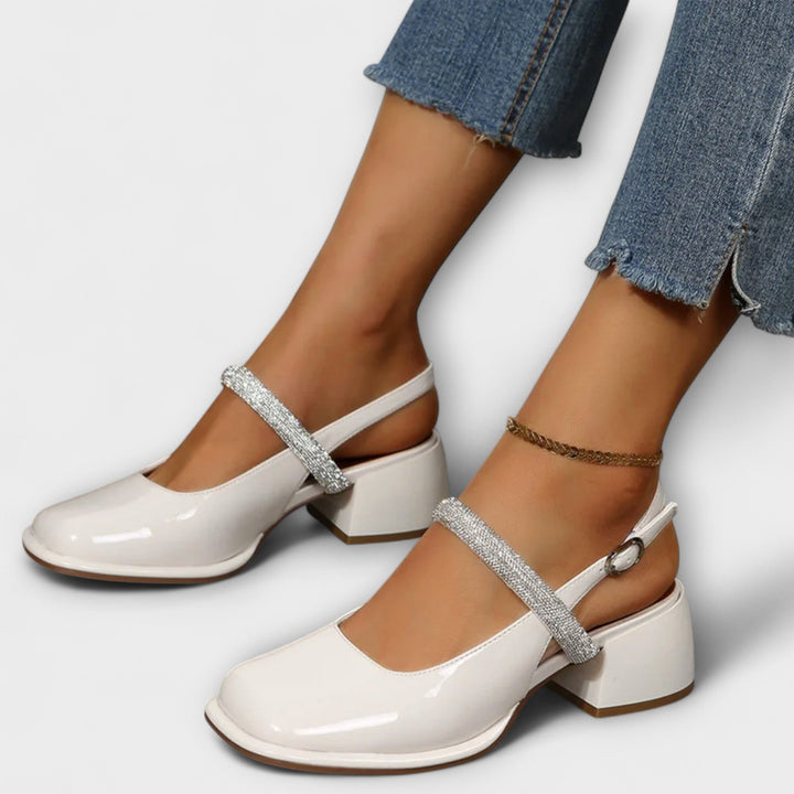 נעלי צלנדרה עם עור מבריק ורצועת מנצנץ