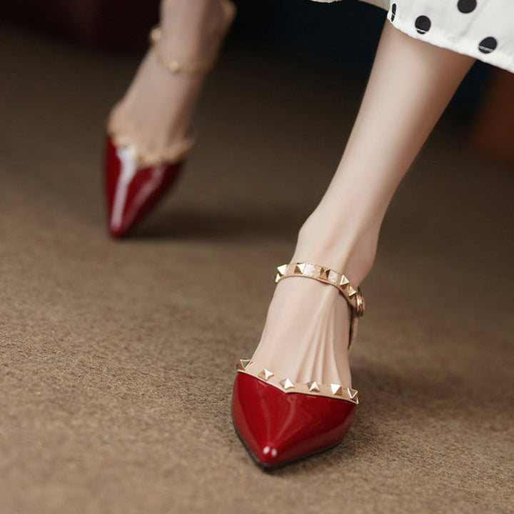 סנדלי ויאנה אלגנטיים עם רצועות מעוטרות