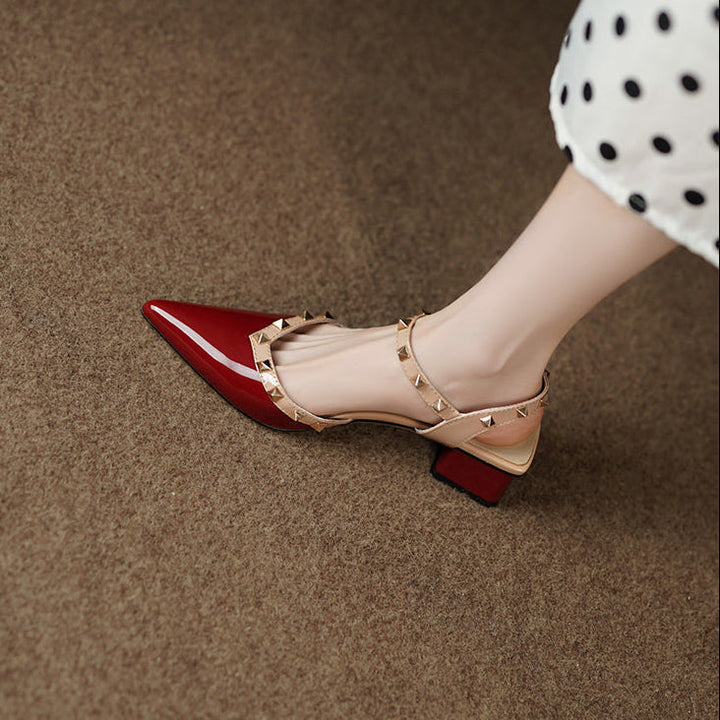 סנדלי ויאנה אלגנטיים עם רצועות מעוטרות