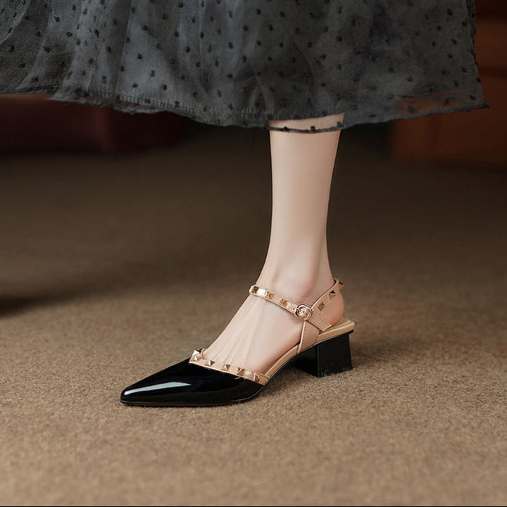 סנדלי ויאנה אלגנטיים עם רצועות מעוטרות