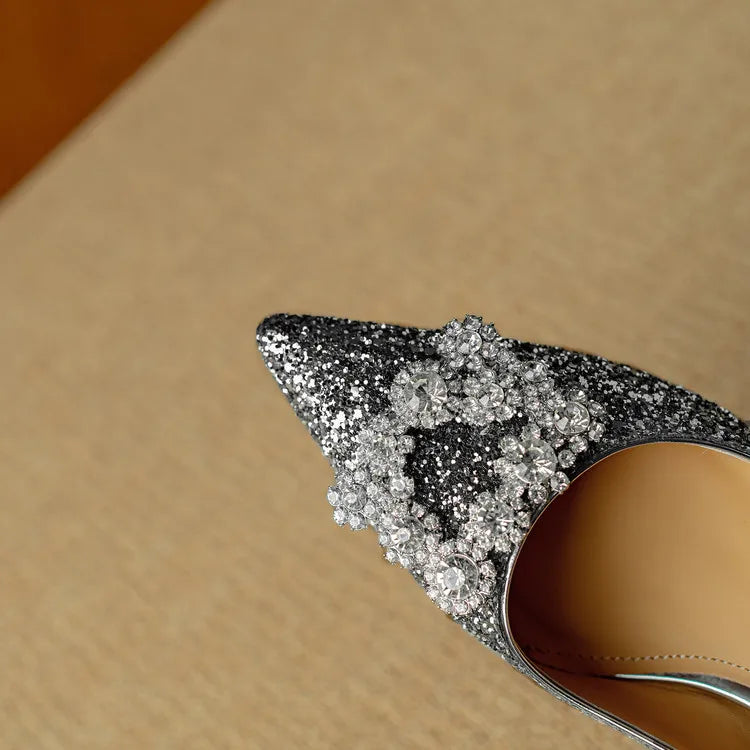 נעלי גלוריה מבריקות עם עקב יציב ואבזם קריסטל