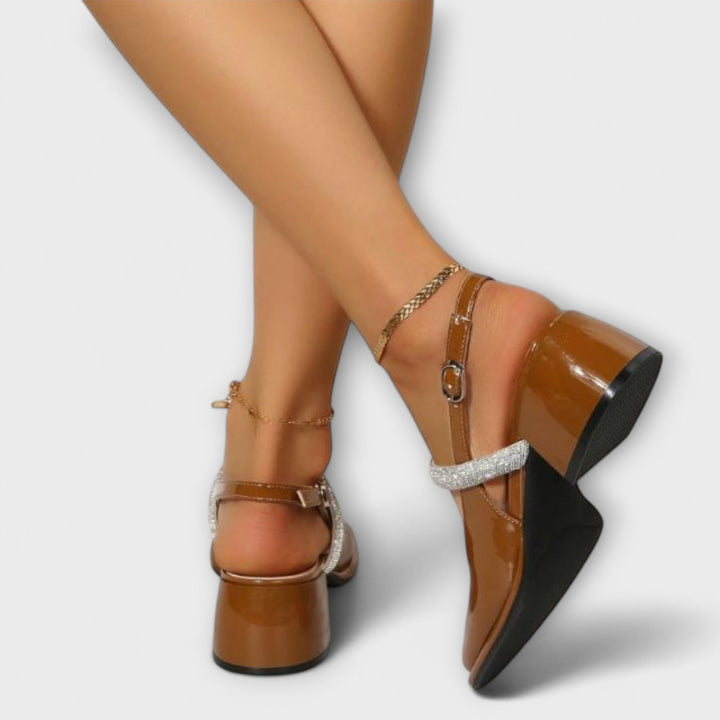 נעלי צלנדרה עם עור מבריק ורצועת מנצנץ