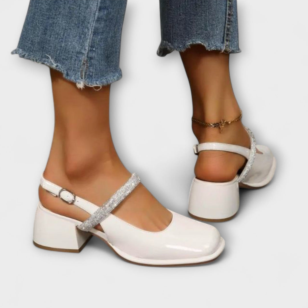 נעלי צלנדרה עם עור מבריק ורצועת מנצנץ