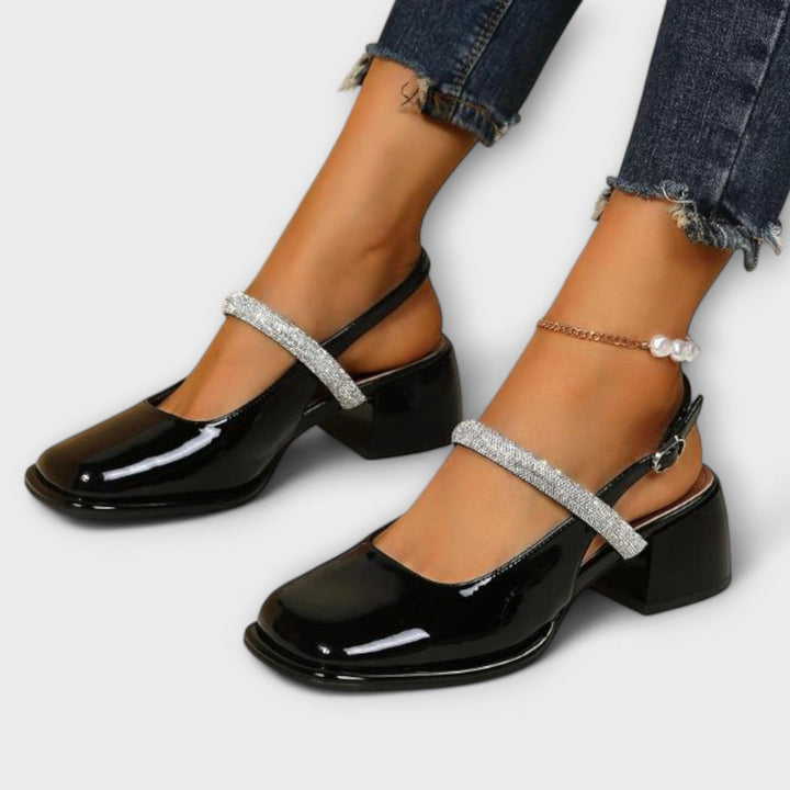 נעלי צלנדרה עם עור מבריק ורצועת מנצנץ