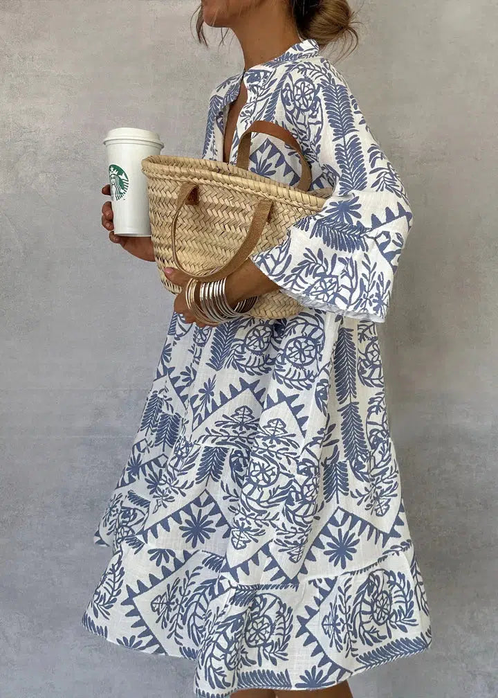 שמלת אופנה מודפסת עם חיתוך מחמיא