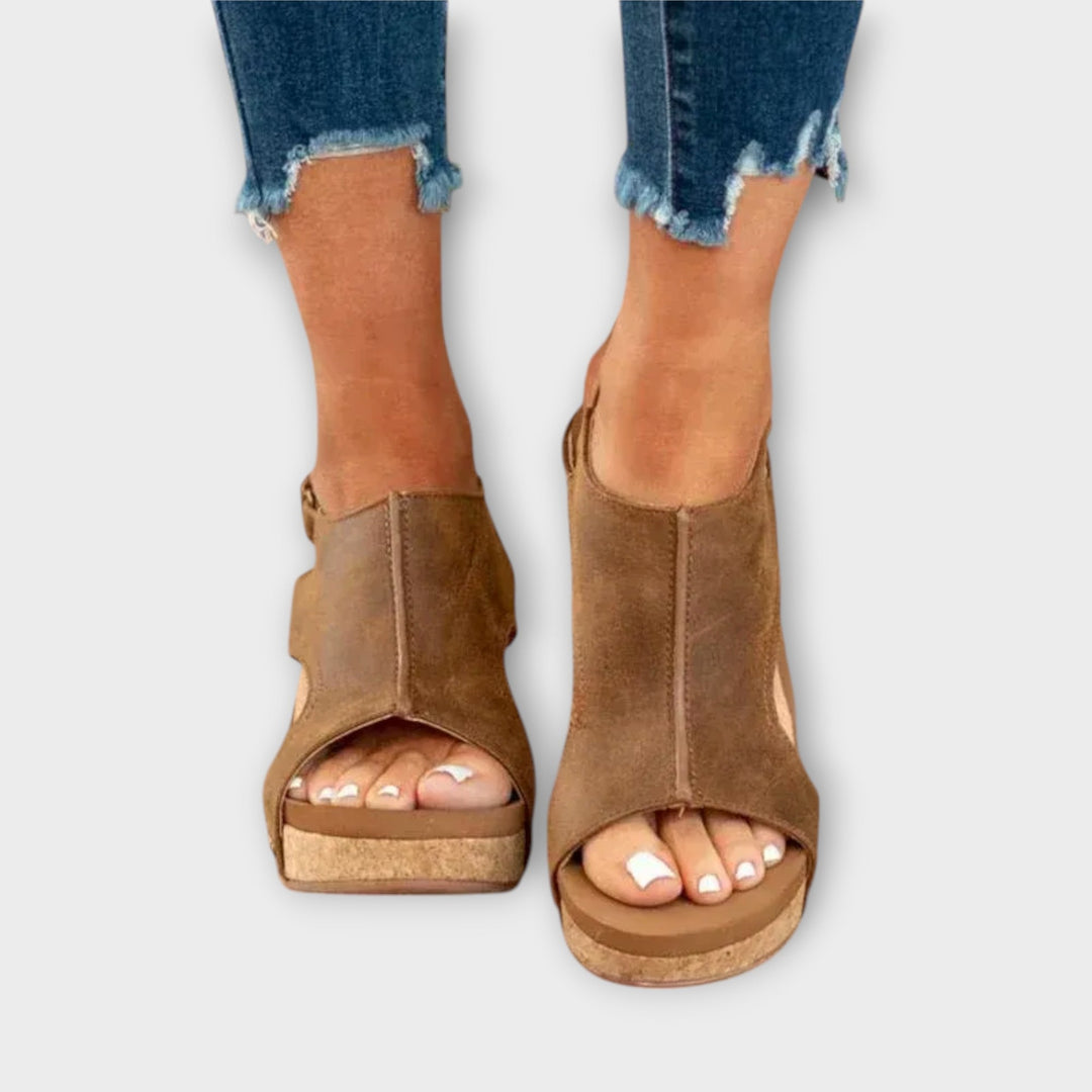 סנדלים אורטופדיים מעור עם עיצוב ארגונומי