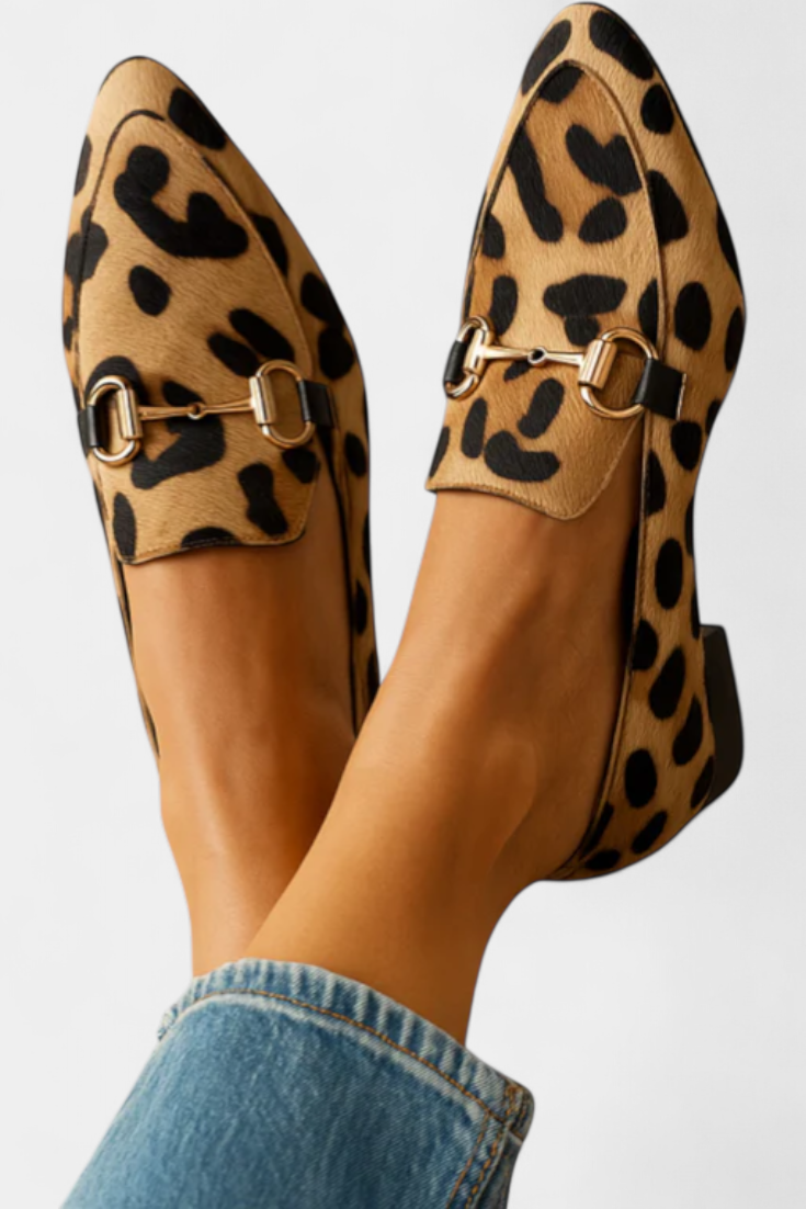 מוקסינים עם הדפס חיות בעיצוב מודרני