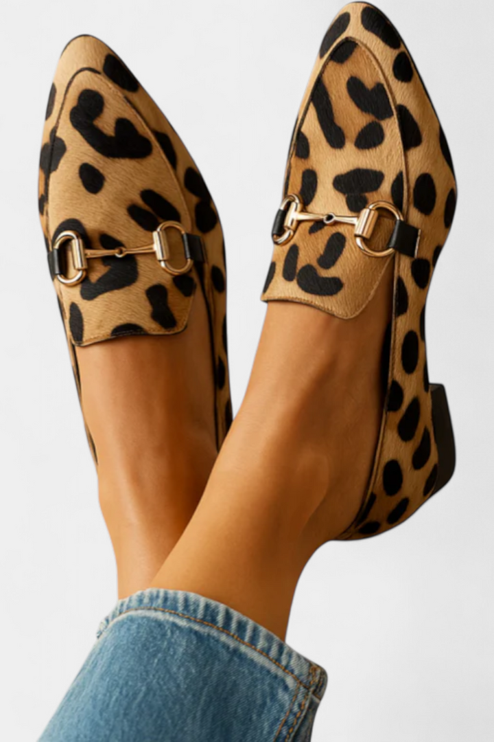 מוקסינים עם הדפס חיות בעיצוב מודרני