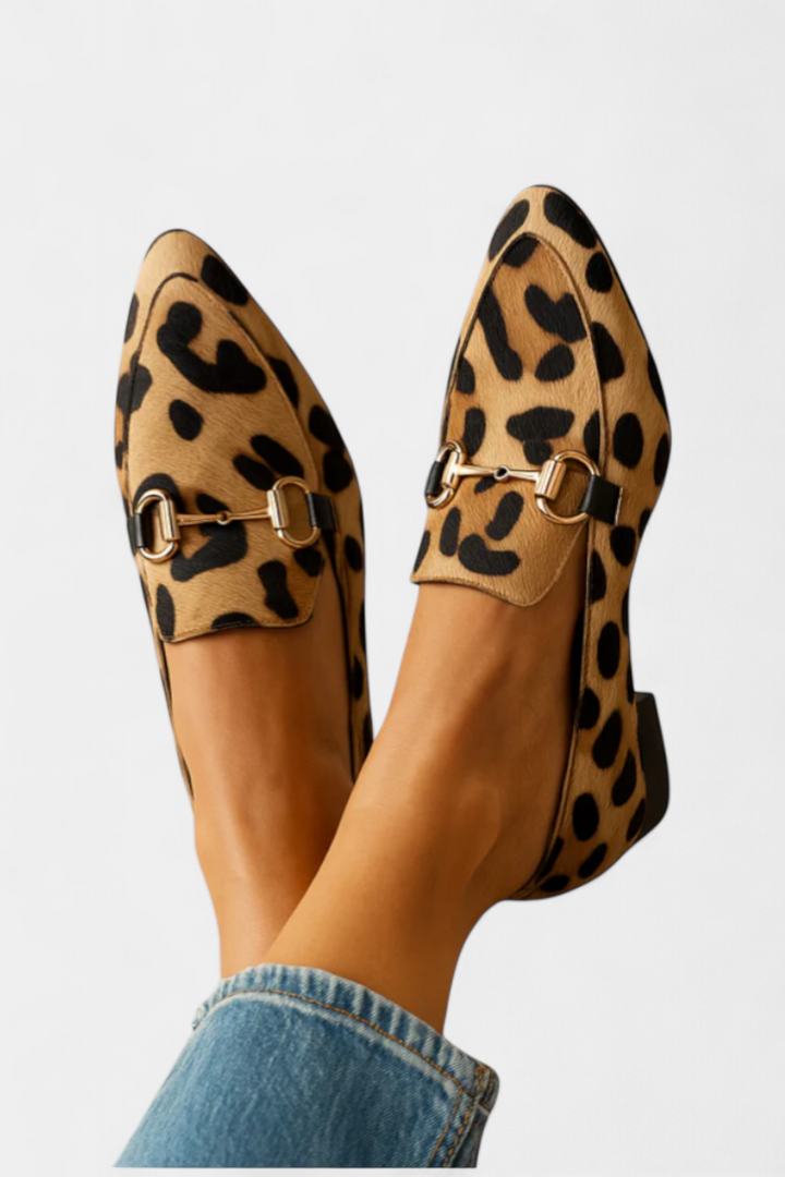 מוקסינים עם הדפס חיות בעיצוב מודרני