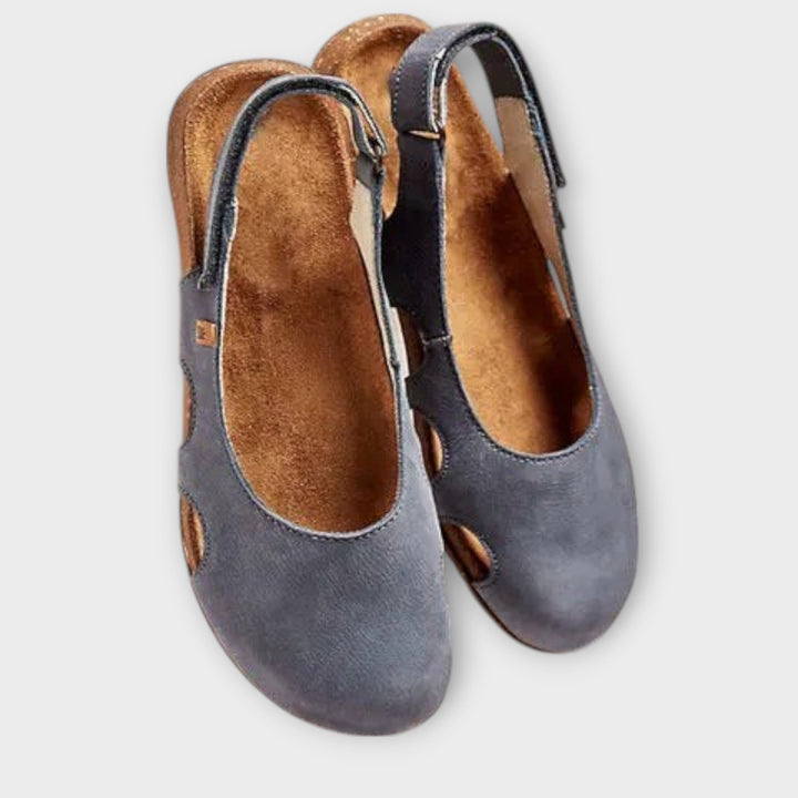 סנדלי Ariane בעיצוב אלגנטי עם עקב פתוח