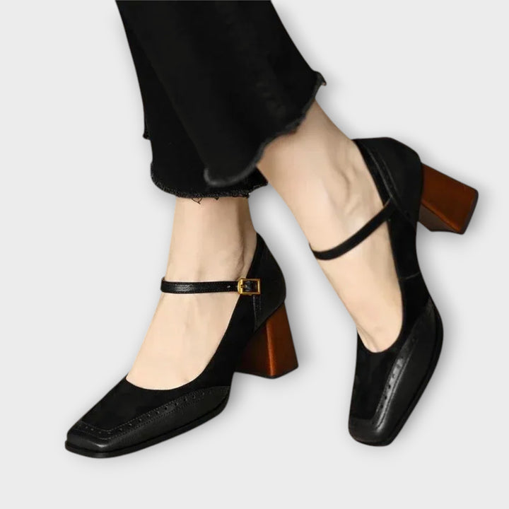 נעלי פאמפ קלאסיות עם עקב בלוק ורצועת קרסול
