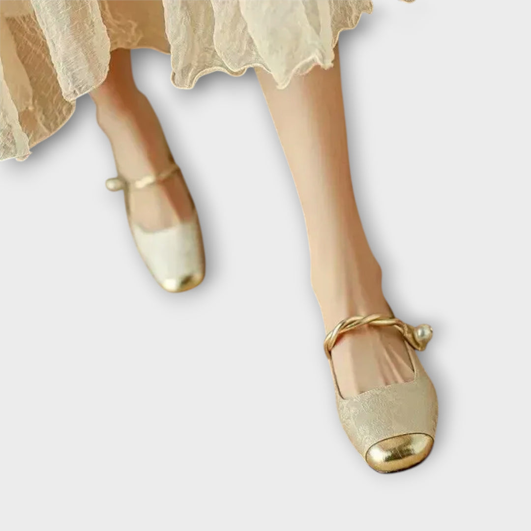 מסטלה מרי ג'יינס עם עקב נמוך וניצוץ אלגנטי