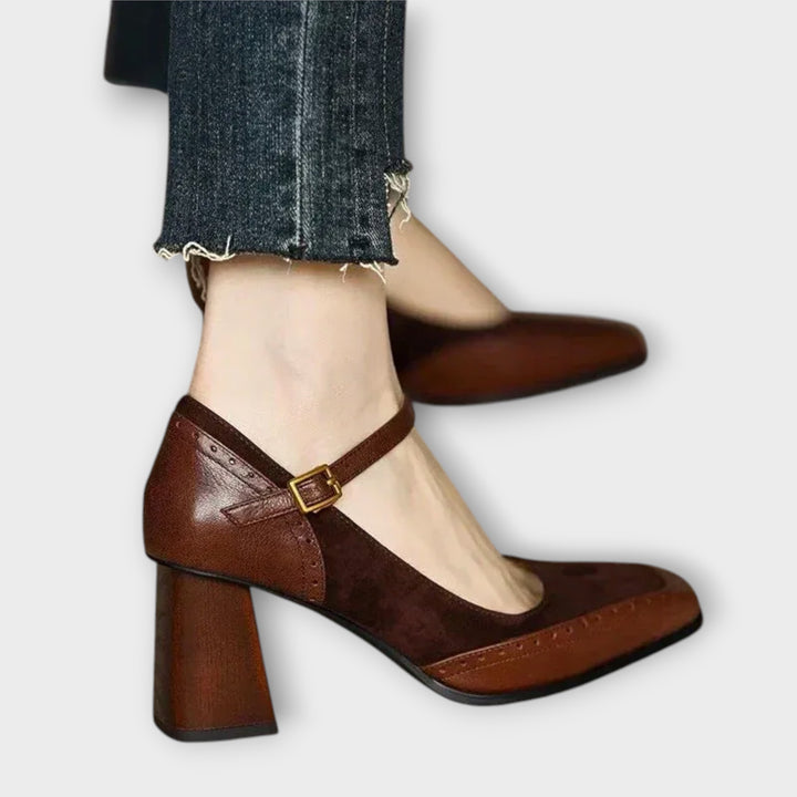 נעלי פאמפ קלאסיות עם עקב בלוק ורצועת קרסול