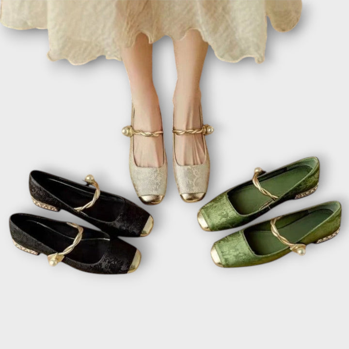 מסטלה מרי ג'יינס עם עקב נמוך וניצוץ אלגנטי