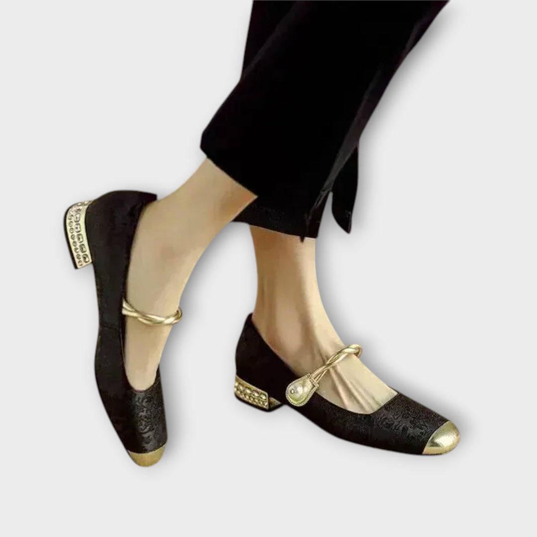 מסטלה מרי ג'יינס עם עקב נמוך וניצוץ אלגנטי