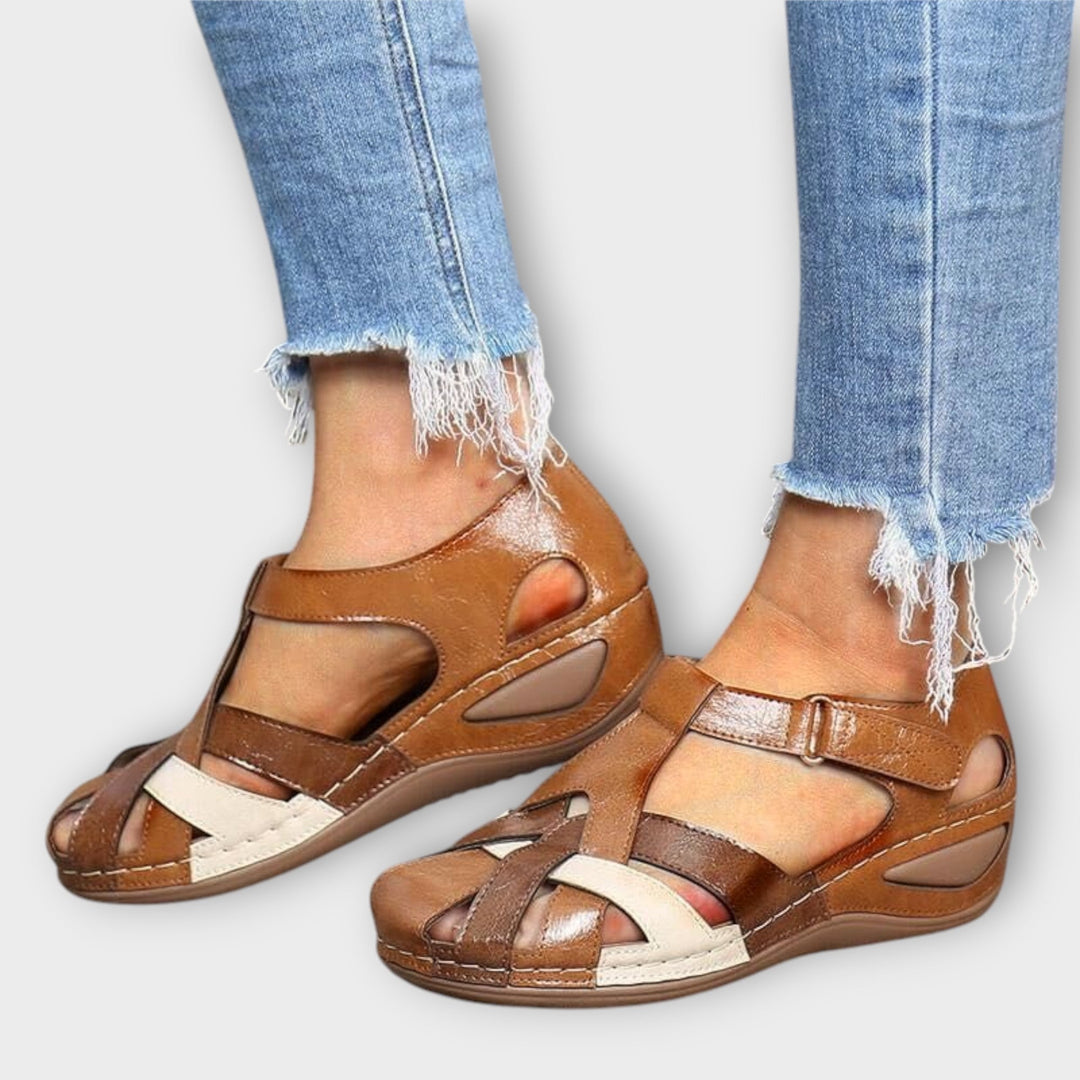 סנדלים מעור נוחים עם תמיכה ארגונומית