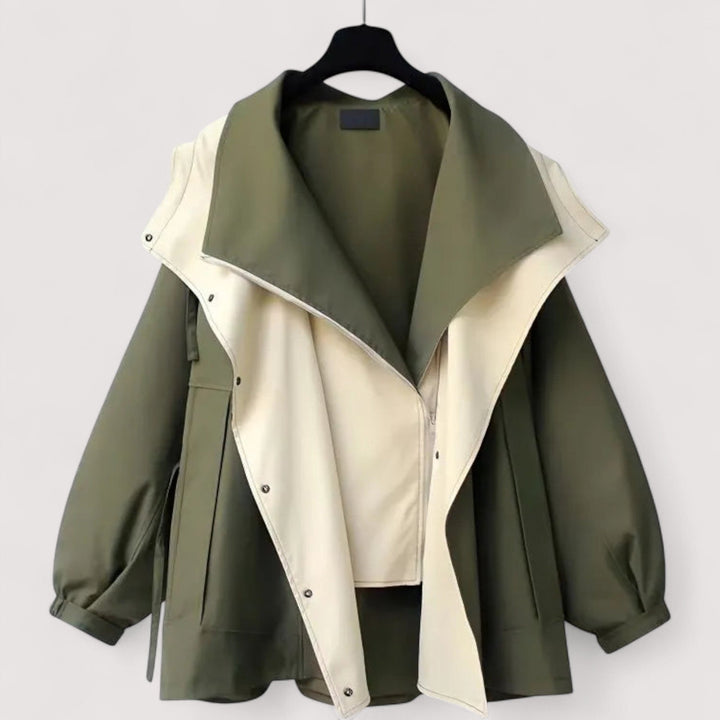 מעיל קל ואלגנטי עמיד במים עם גזרה מחמיאה