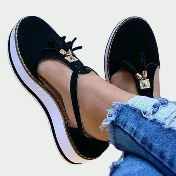 סנדלים חצי פתוחים לנוחות ואלגנטיות קיצית