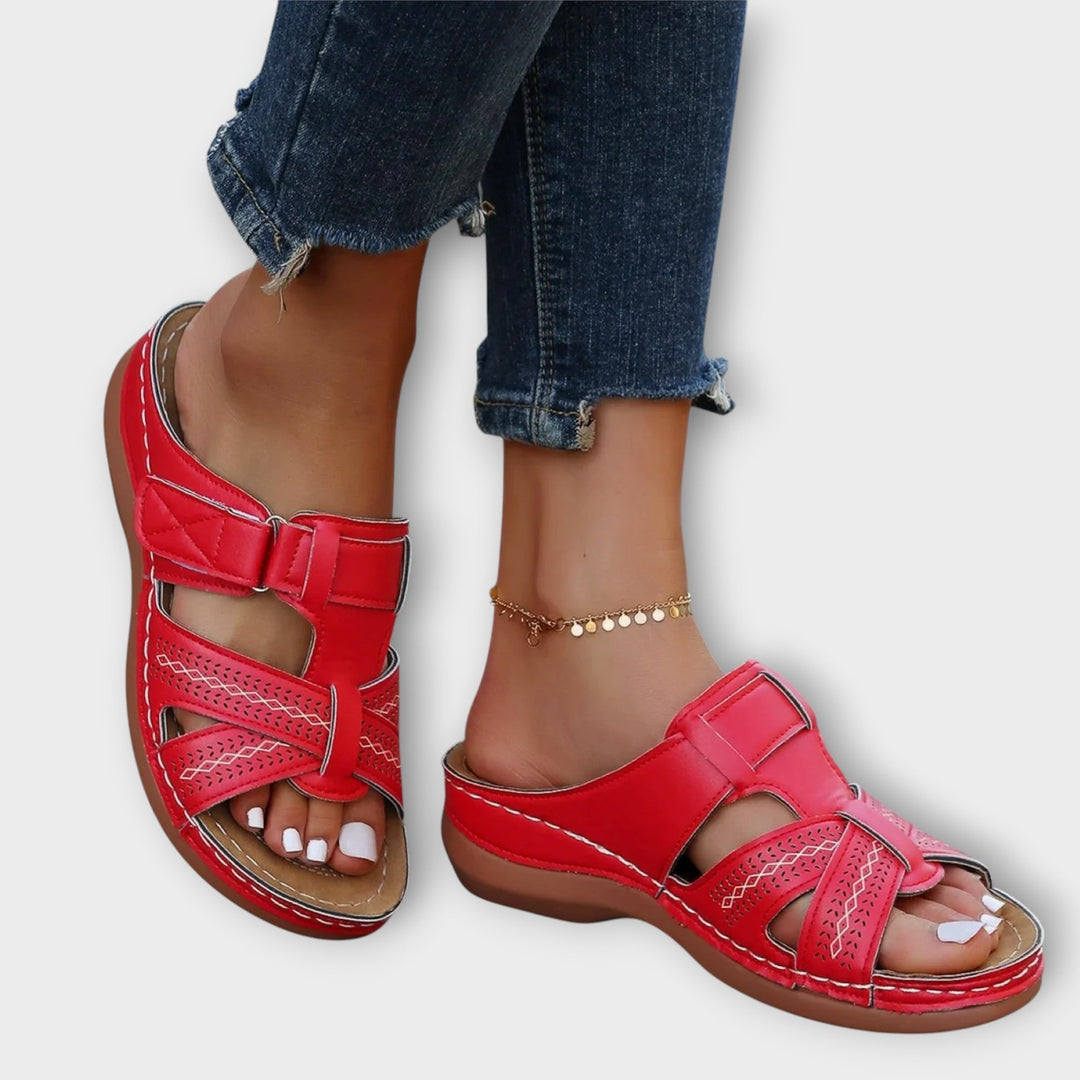 סנדלים מעור ארגונומיים עם עיצוב אלגנטי