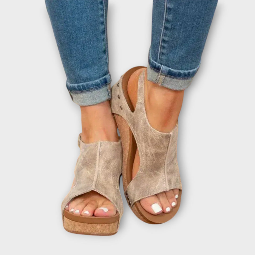 סנדלים אורטופדיים מעור עם עיצוב ארגונומי