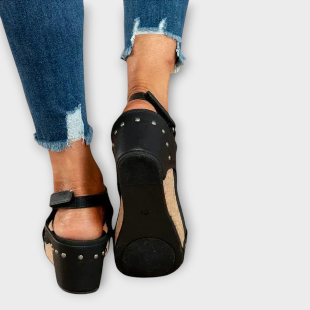 סנדלים אורטופדיים מעור עם עיצוב ארגונומי