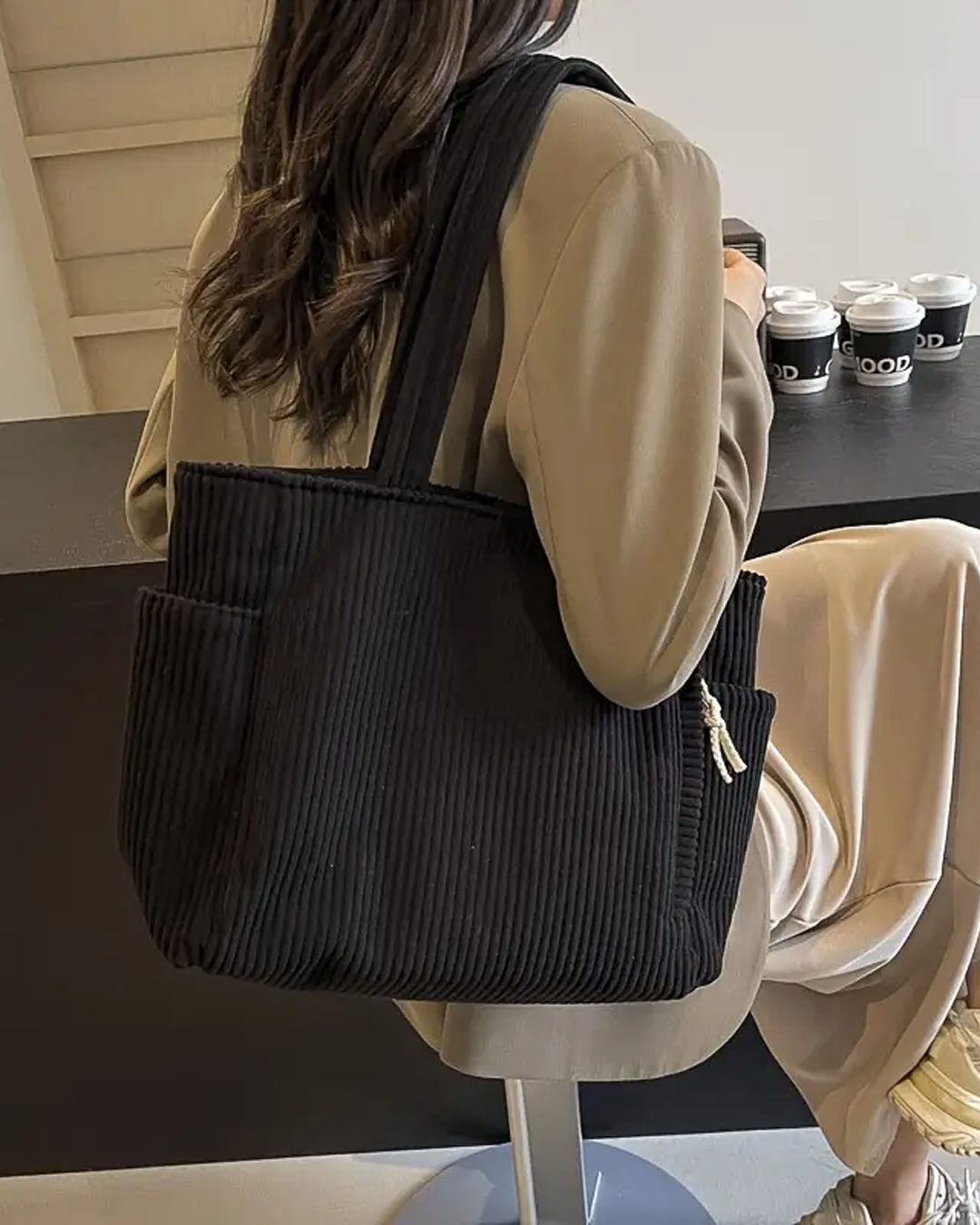 תיק נשיאה אופנתי עם פרטי חוט מרווח