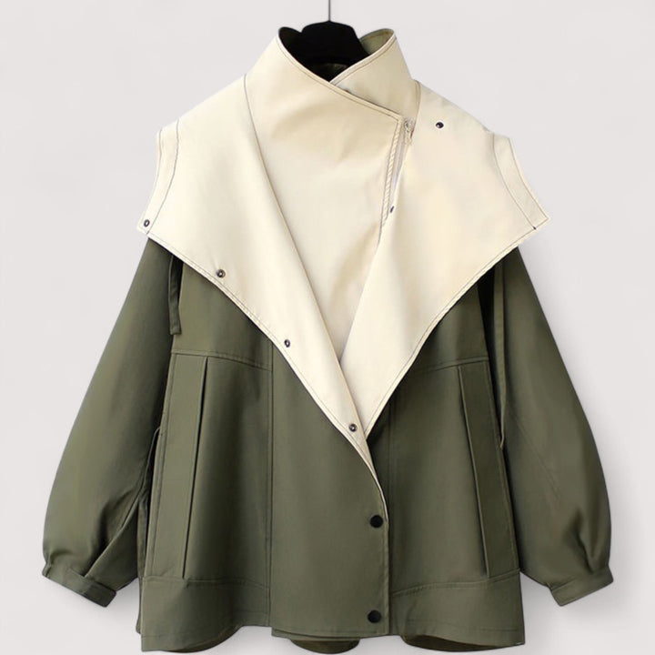 מעיל קל ואלגנטי עמיד במים עם גזרה מחמיאה