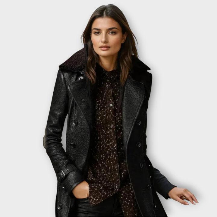 מעיל עור אלגנטי עם גזרה מחמיאה