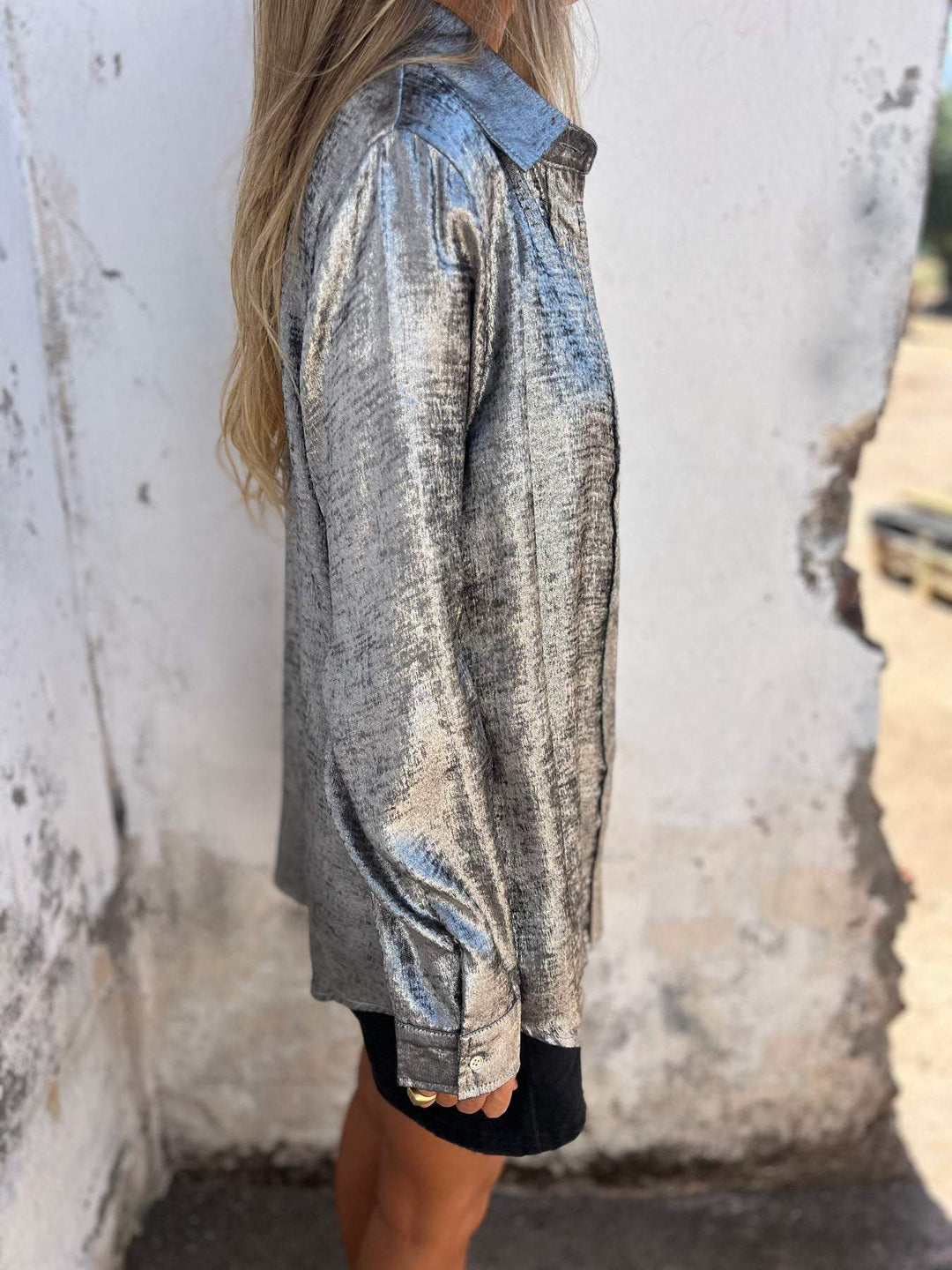 חולצת שימר אלגנטית עם גימור זוהר