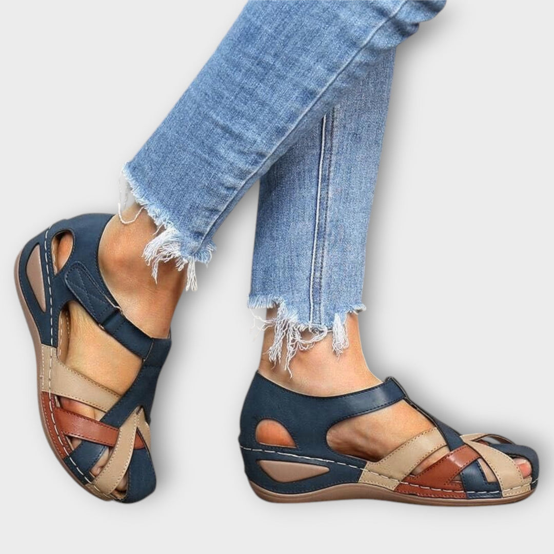 סנדלים מעור נוחים עם תמיכה ארגונומית