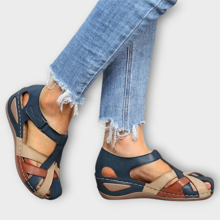 סנדלים מעור נוחים עם תמיכה ארגונומית