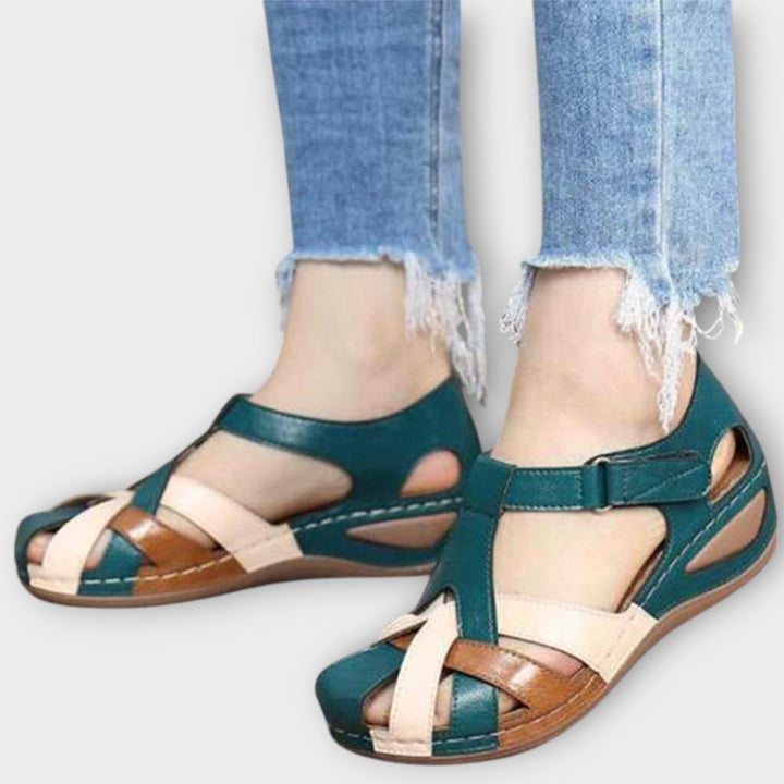 סנדלים מעור נוחים עם תמיכה ארגונומית